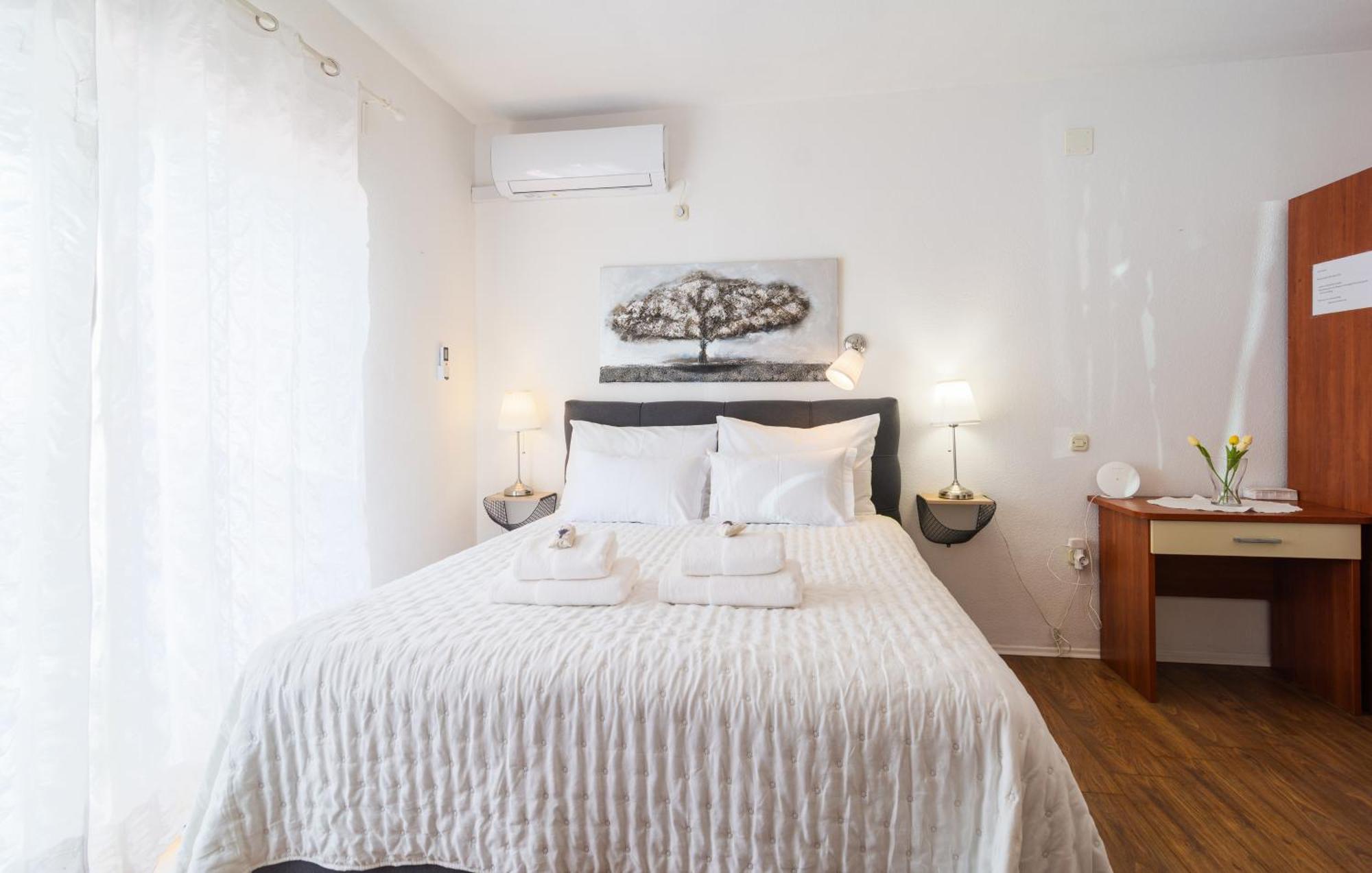 Apartments Bubalo Hvar Town Rom bilde
